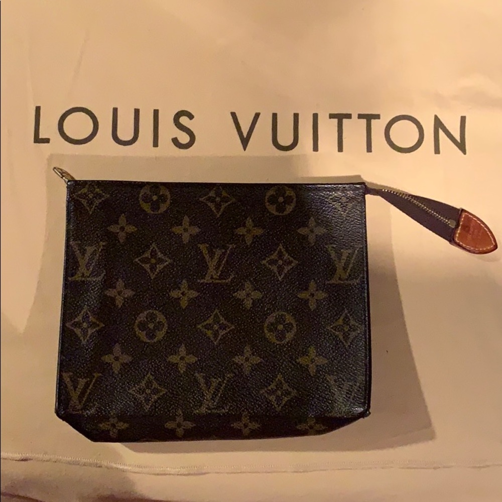 Authentic Louis Vuitton TOILETRY POUCH 19